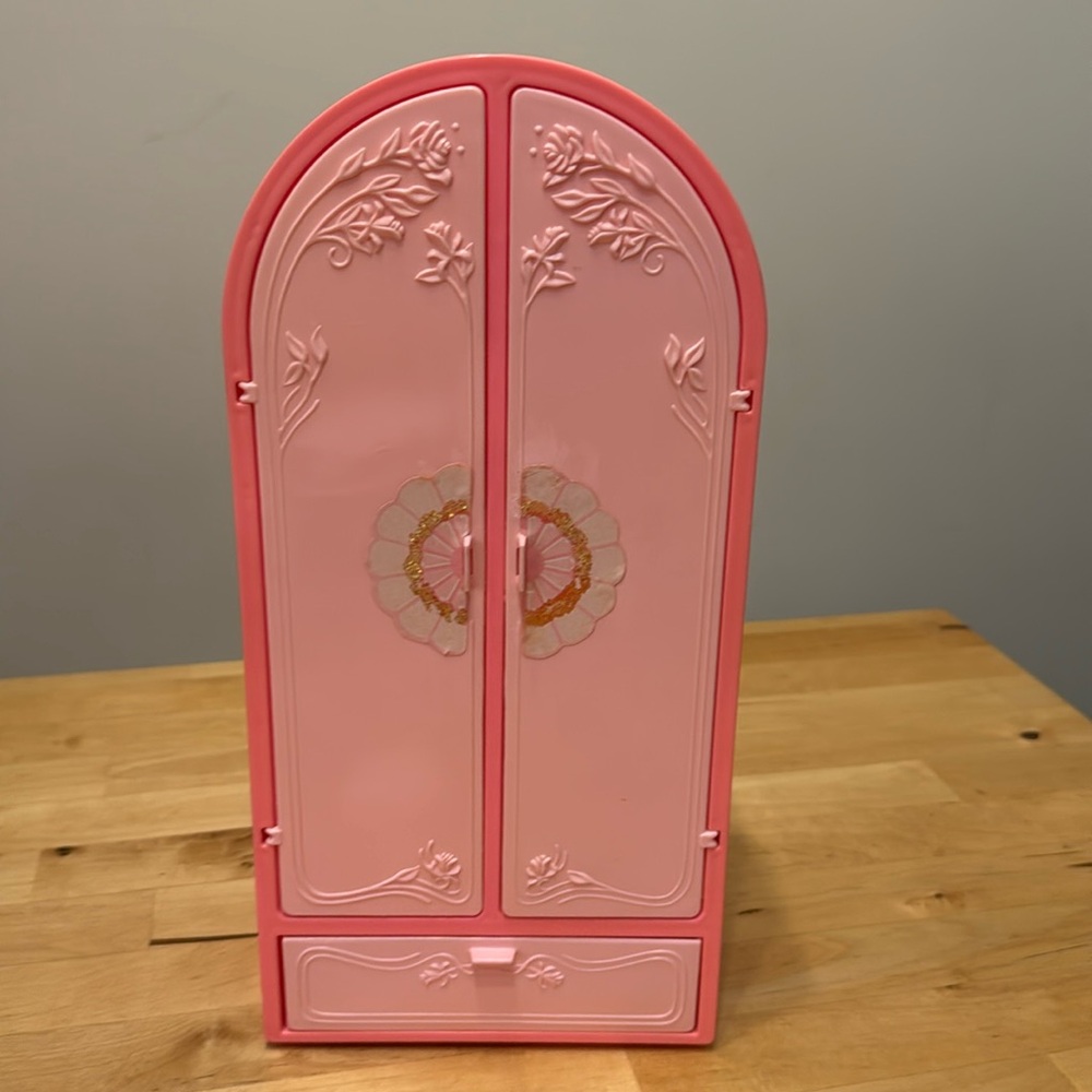 Beautiful, vintage Barbie official wardrobe / closet.